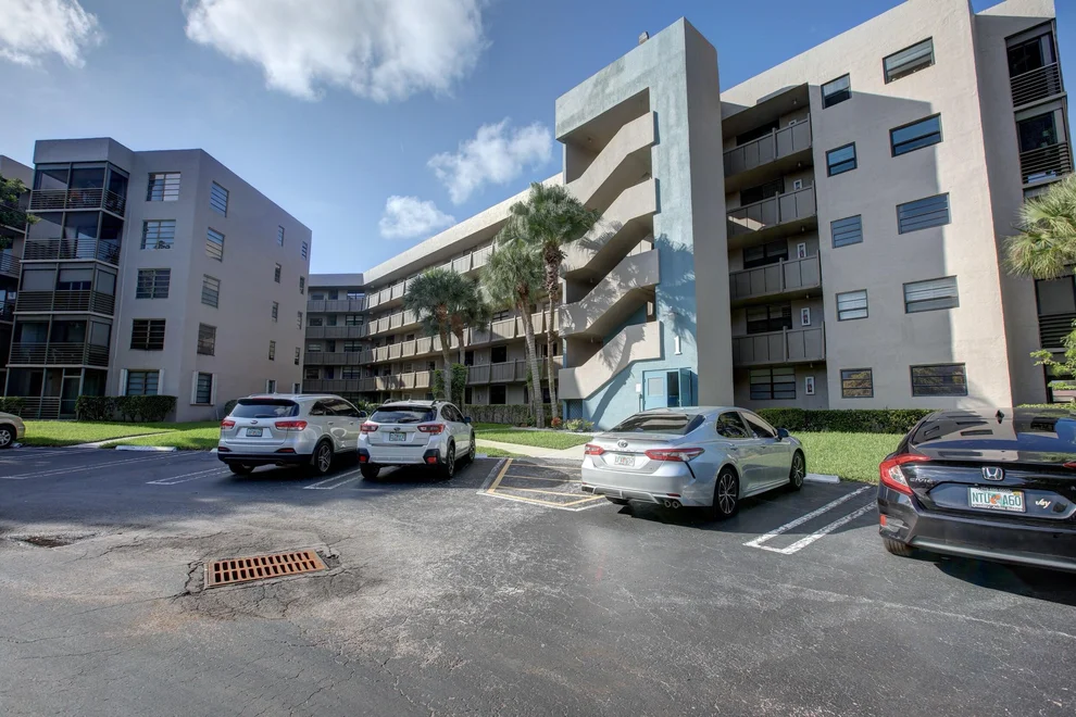Unit for sale at 900 Colony Point Circle, Pembroke Pines, FL 33026