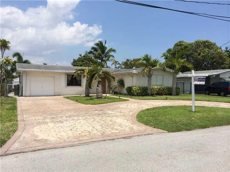 Unit for sale at 7611 NW 13th Street, Pembroke Pines, FL 33024