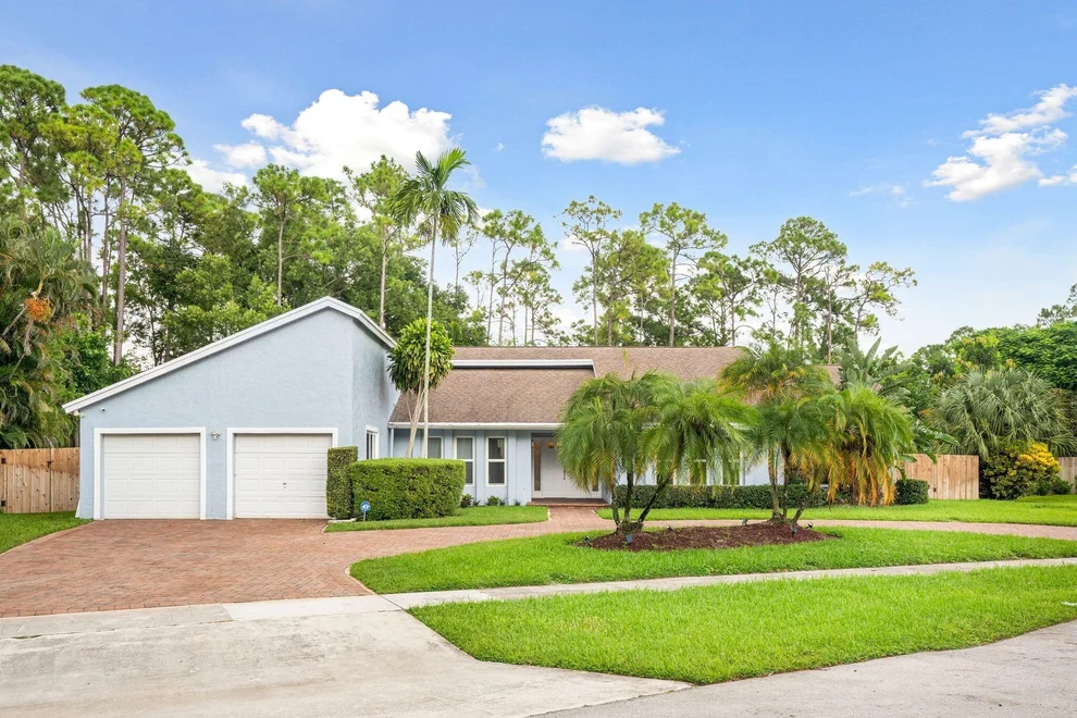 Unit for sale at 35 St Davids Way, Wellington, FL 33414