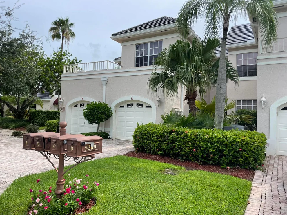 Unit for sale at 5209 Lake Catalina Drive N, Boca Raton, FL 33496