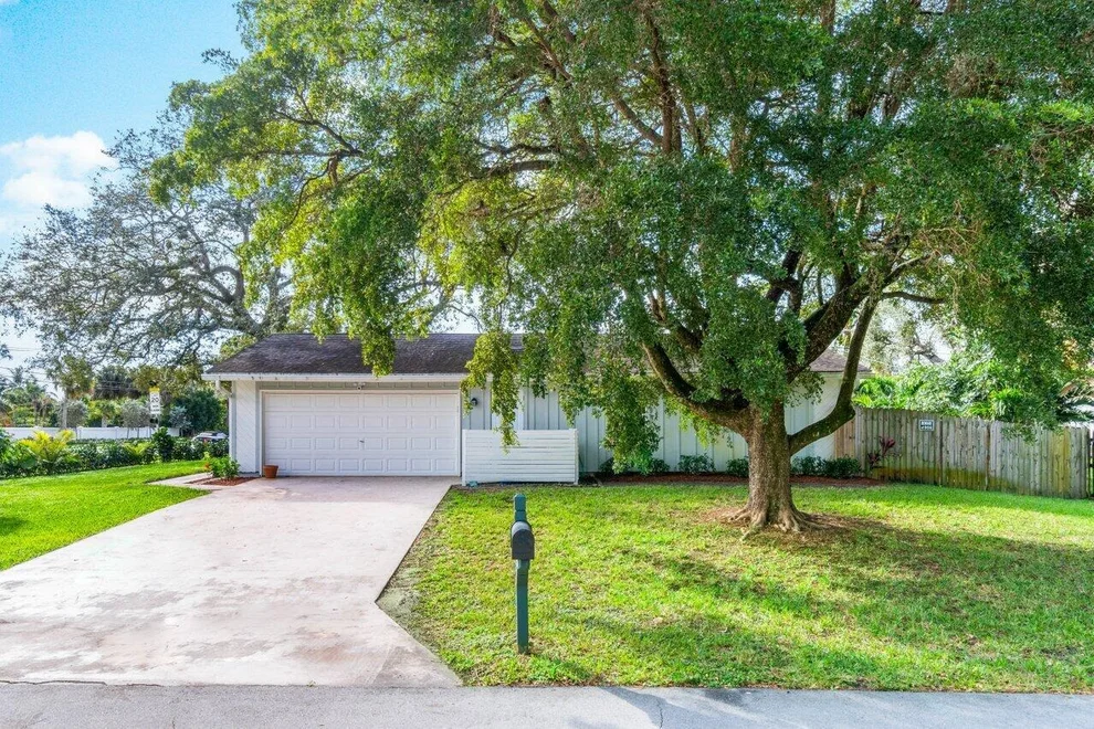 Unit for sale at 4516 Pinetree Drive, Delray Beach, FL 33445