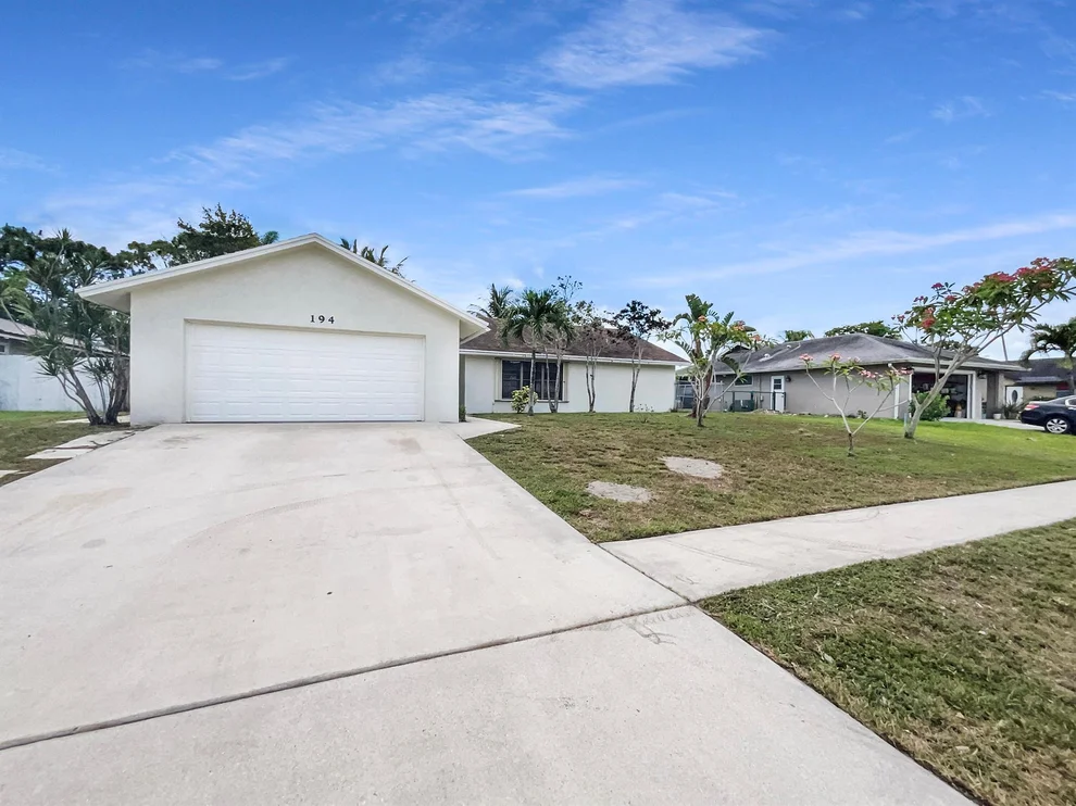 Unit for sale at 194 Dove Circle, Royal Palm Beach, FL 33411