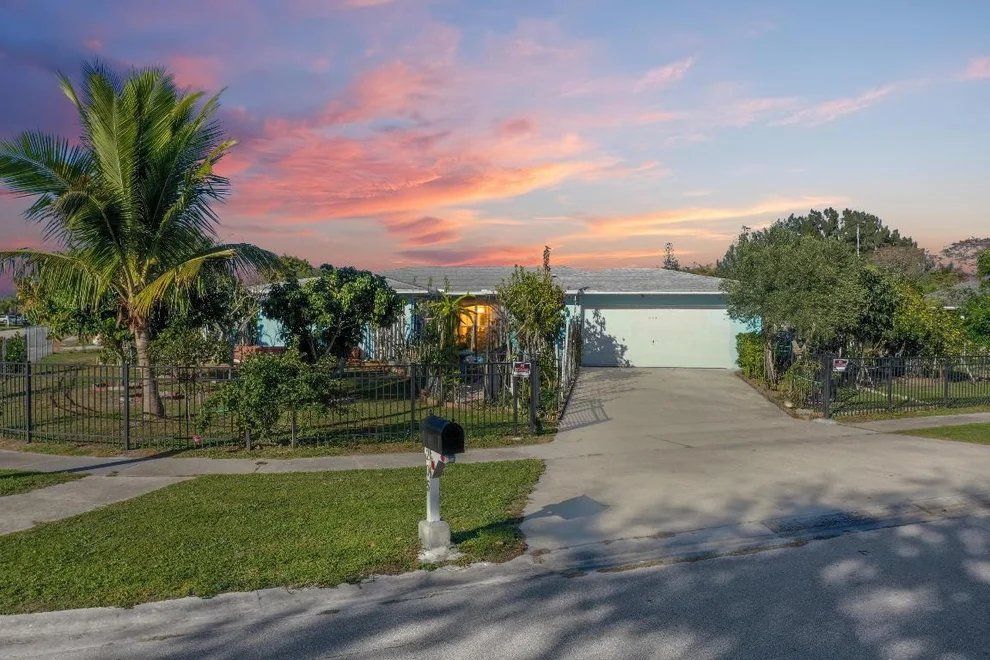 Unit for sale at 205 NE Ardsley Drive, Port St Lucie, FL 34983