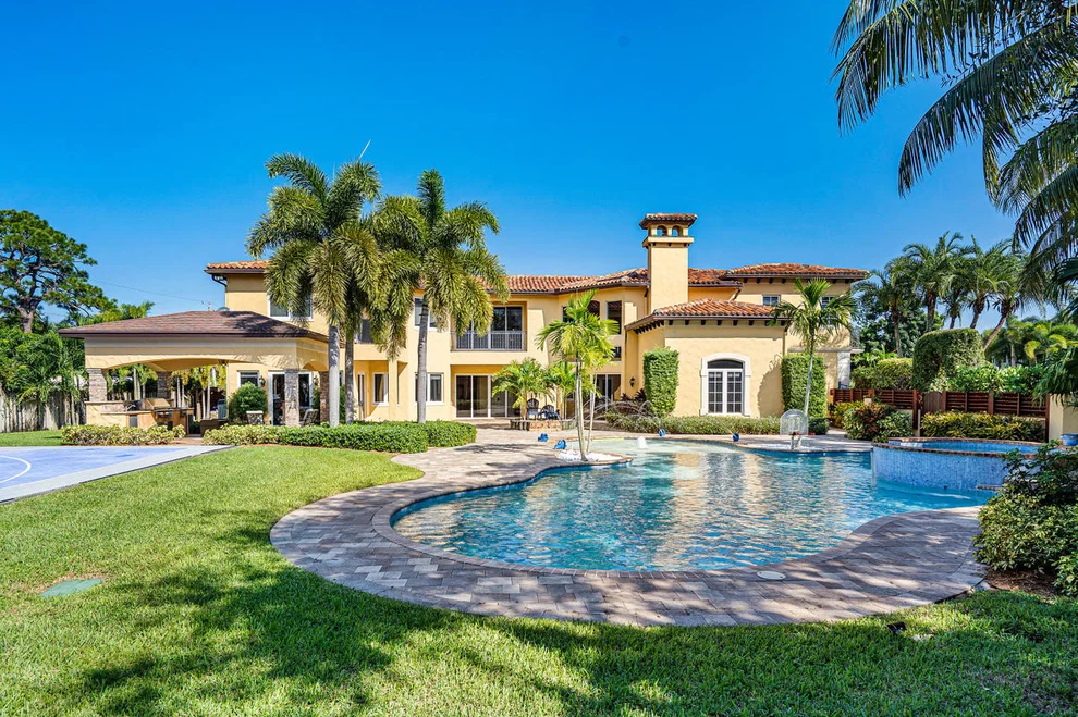 Unit for sale at 285 NW 6th Street, Boca Raton, FL 33432
