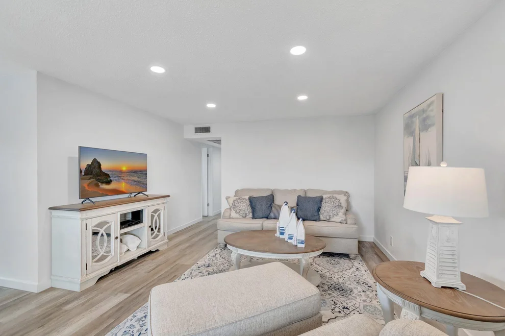Unit for sale at 229 Chatham K, West Palm Beach, FL 33417