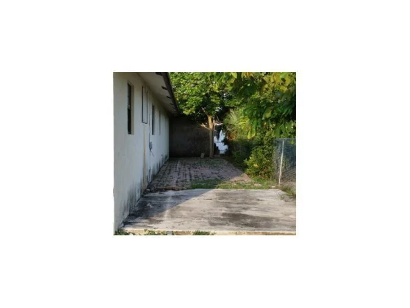Unit for sale at 1585 W 35th Street, Riviera Beach, FL 33404