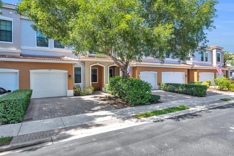 Unit for sale at 5018 S Astor Circle, Delray Beach, FL 33484