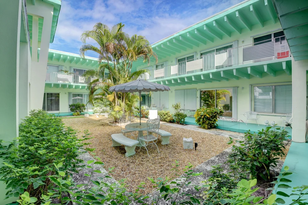 Unit for sale at 702 N Federal Highway, Lake Worth Beach, FL 33460