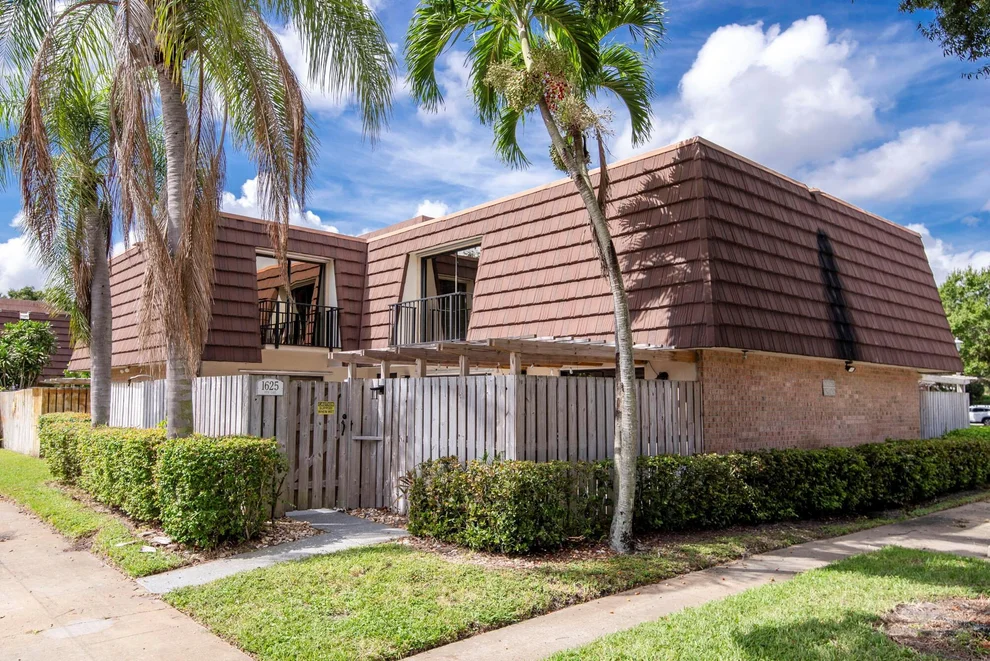 Unit for sale at 1625 16th Lane, Palm Beach Gardens, FL 33418