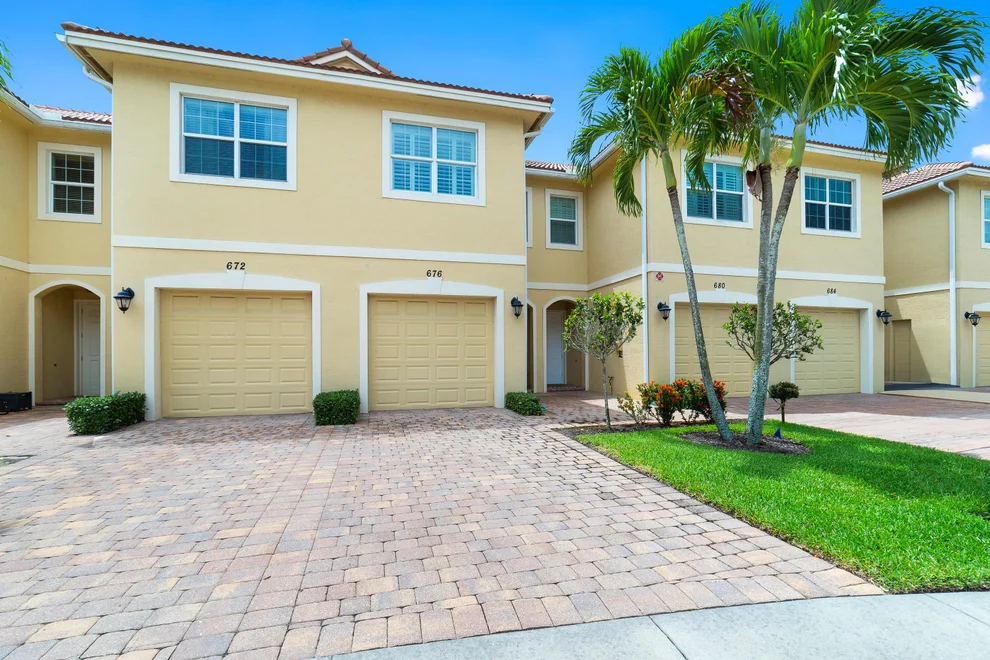 Unit for sale at 676 SW Glen Crest Way, Stuart, FL 34997