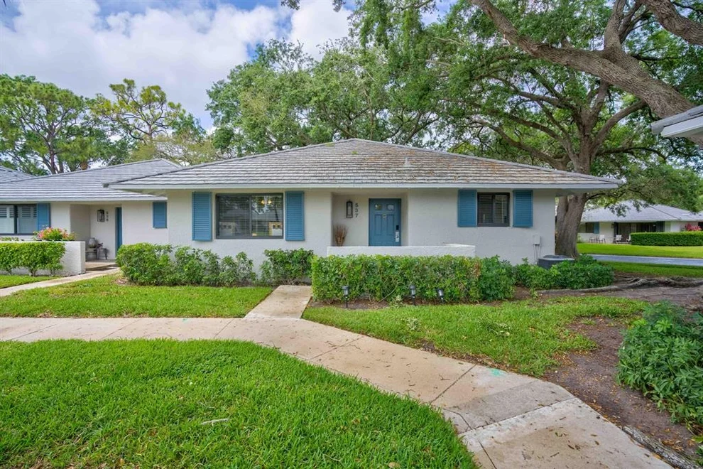 Unit for sale at 537 Club Drive, Palm Beach Gardens, FL 33418