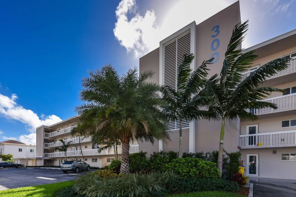 Unit for sale at 300 E Royal Palm Road, Boca Raton, FL 33432