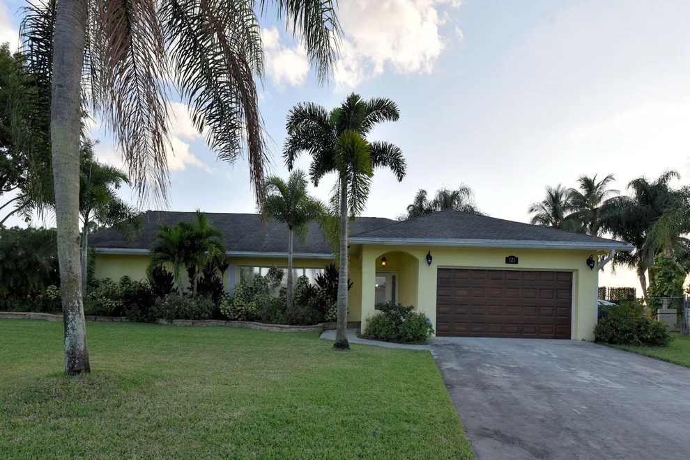 Unit for sale at 125 Sunflower Circle, Royal Palm Beach, FL 33411