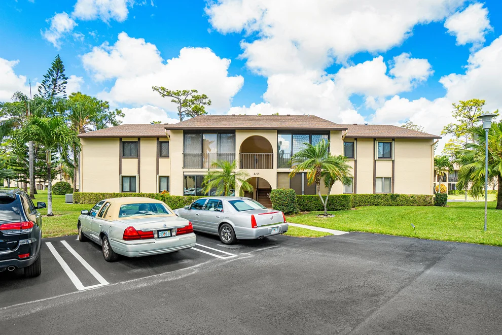 Unit for sale at 411 Pine Glen Lane, Greenacres, FL 33463