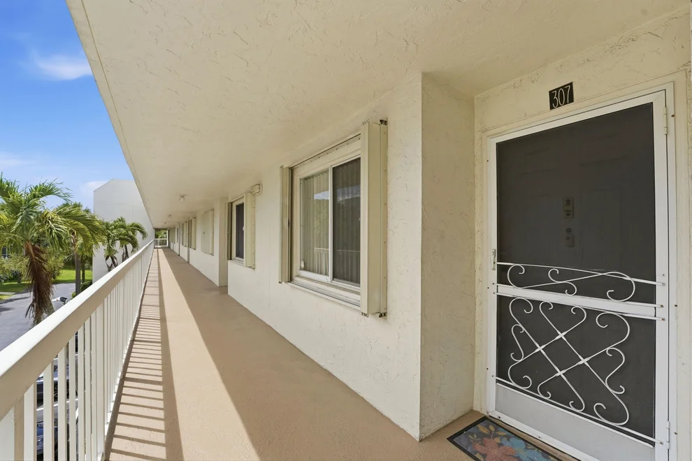 Unit for sale at 3146 Via Poinciana, Lake Worth, FL 33467