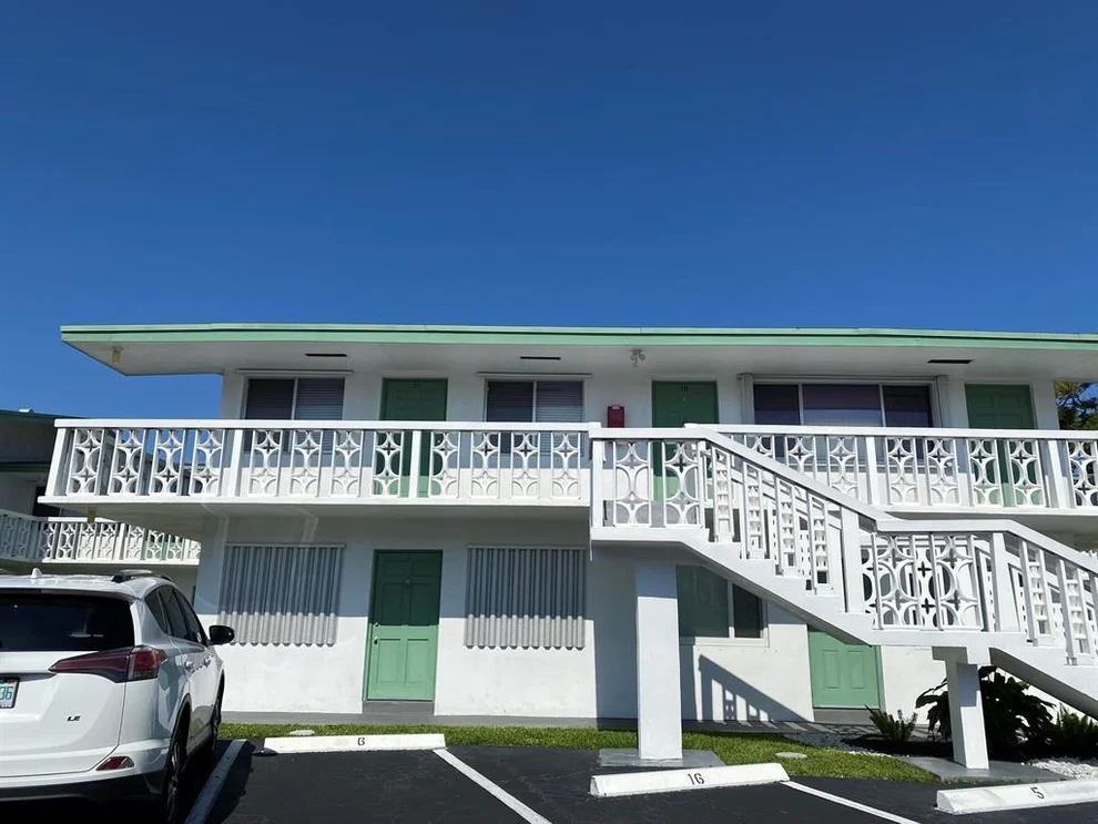 Unit for sale at 2004 Lake Osborne Drive, Lake Worth Beach, FL 33461