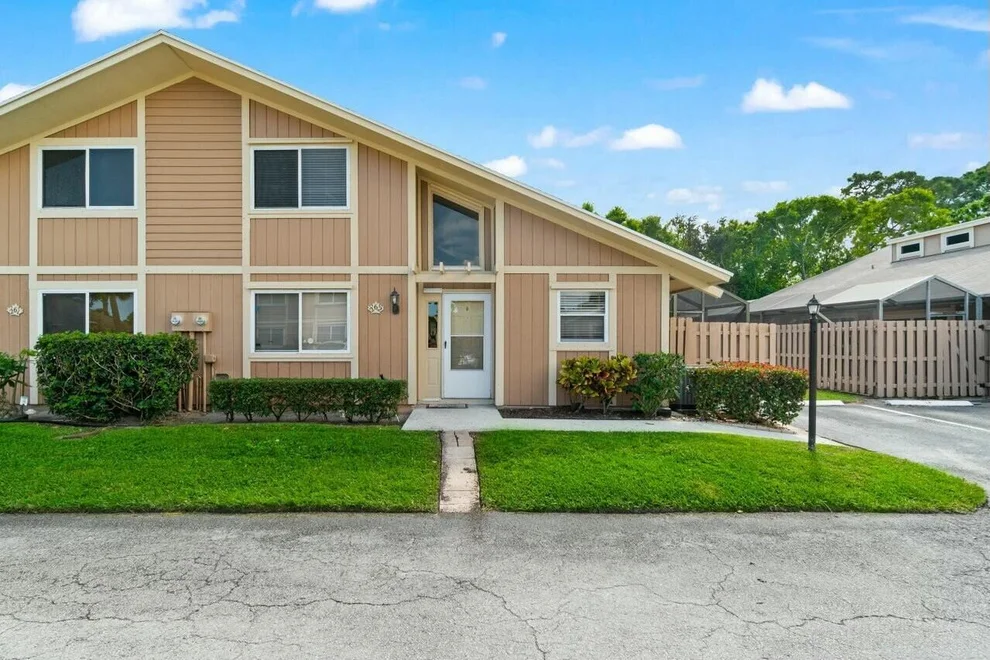 Unit for sale at 262 Maplecrest Circle, Jupiter, FL 33458