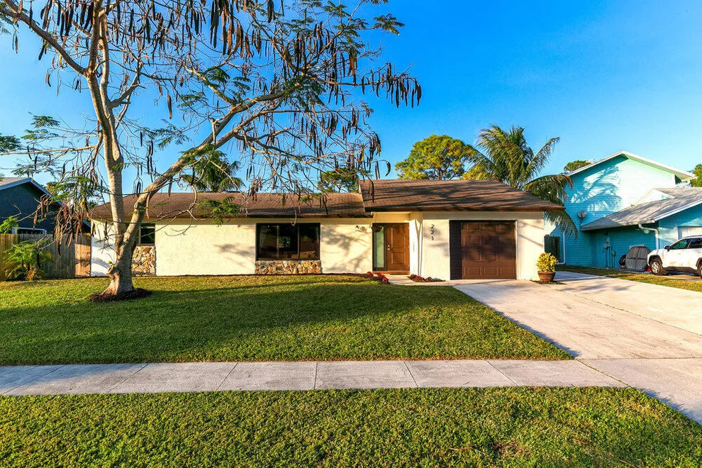 Unit for sale at 221 Bobwhite Road, Royal Palm Beach, FL 33411