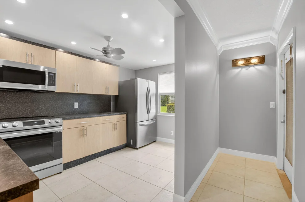 Unit for sale at 1001 Lincoln A, Boca Raton, FL 33434