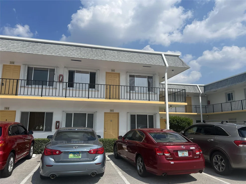 Unit for sale at 3360 Lake Osborne Drive, Lake Worth Beach, FL 33461