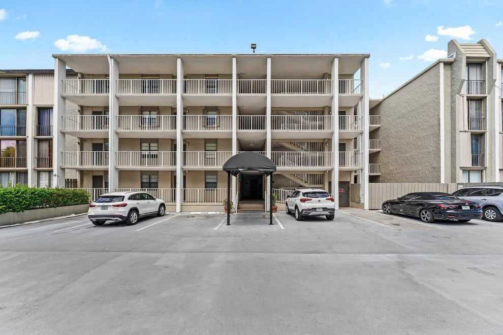 Unit for sale at 501 SW 11th Place, Boca Raton, FL 33432
