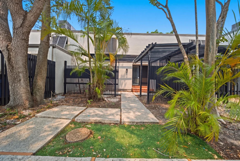 Unit for sale at 1391 E Golfview Drive, Pembroke Pines, FL 33026
