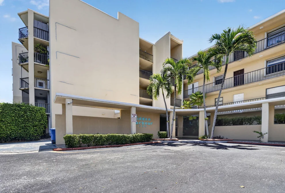 Unit for sale at 890 N Federal Highway, Lantana, FL 33462