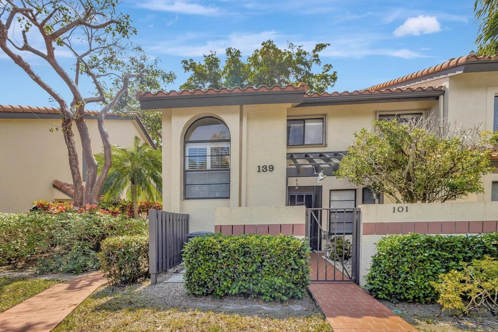 Unit for sale at 5904 S End Lake Drive, Boynton Beach, FL 33437