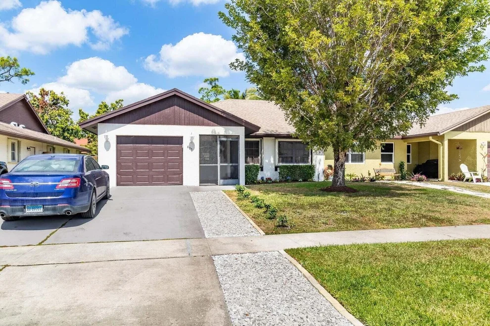Unit for sale at 895 Lantern Tree Lane, Wellington, FL 33414