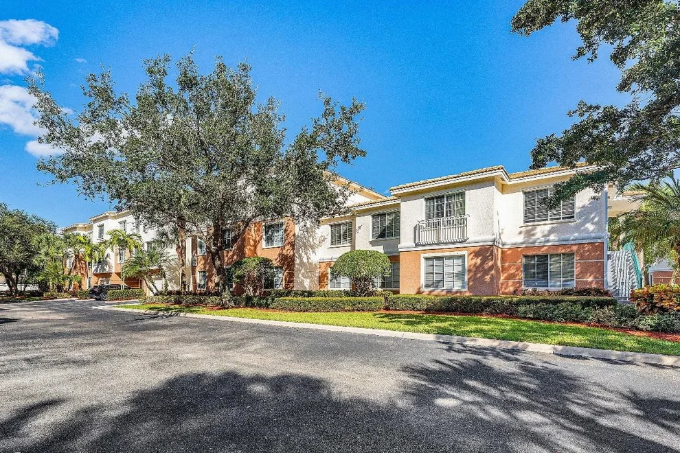 Unit for sale at 8211 Myrtlewood Circle W, Palm Beach Gardens, FL 33418