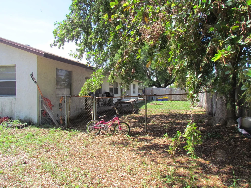 Unit for sale at 1096 Oleander Road, Lantana, FL 33462