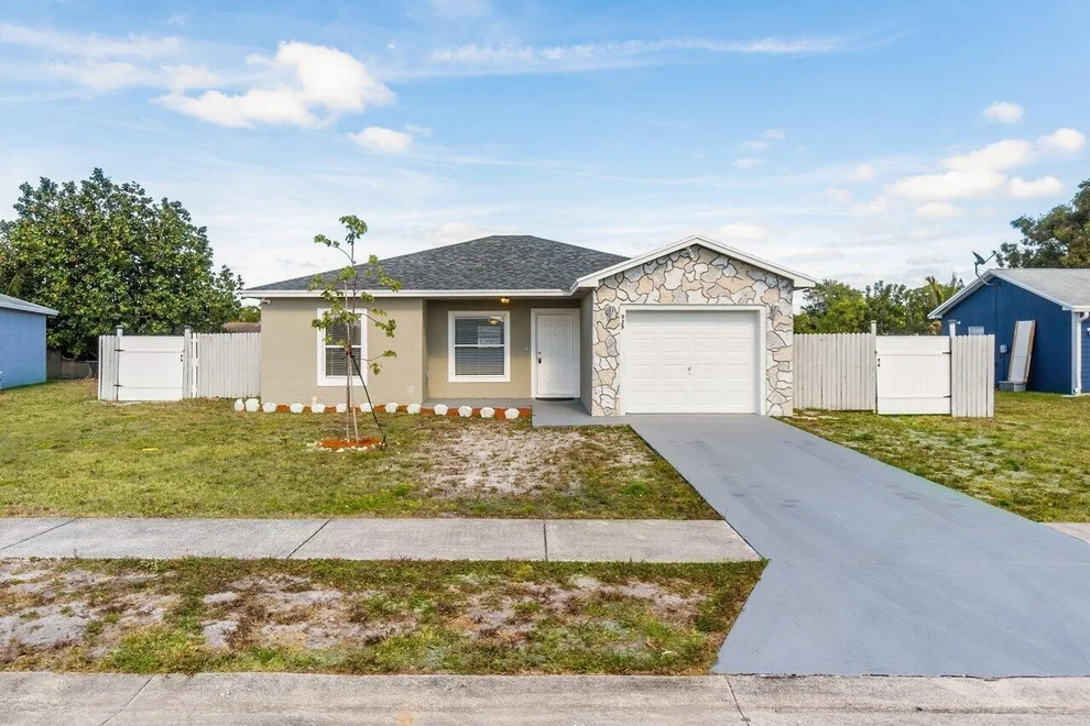 Unit for sale at 929 SE Forrest Park Drive, Stuart, FL 34994