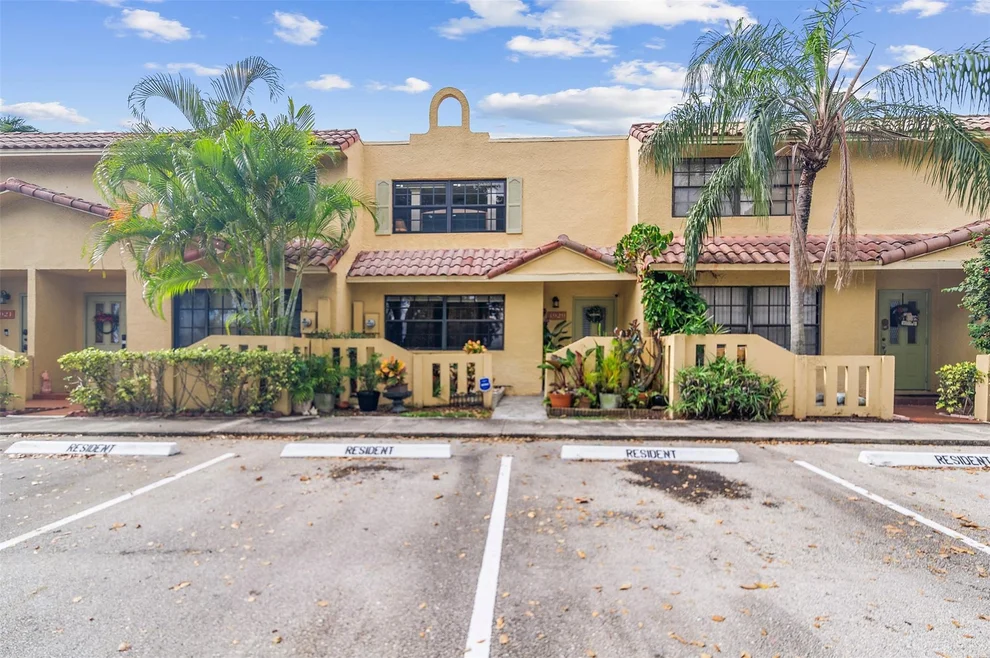 Unit for sale at 3929 NW 94 Avenue, Sunrise, FL 33351