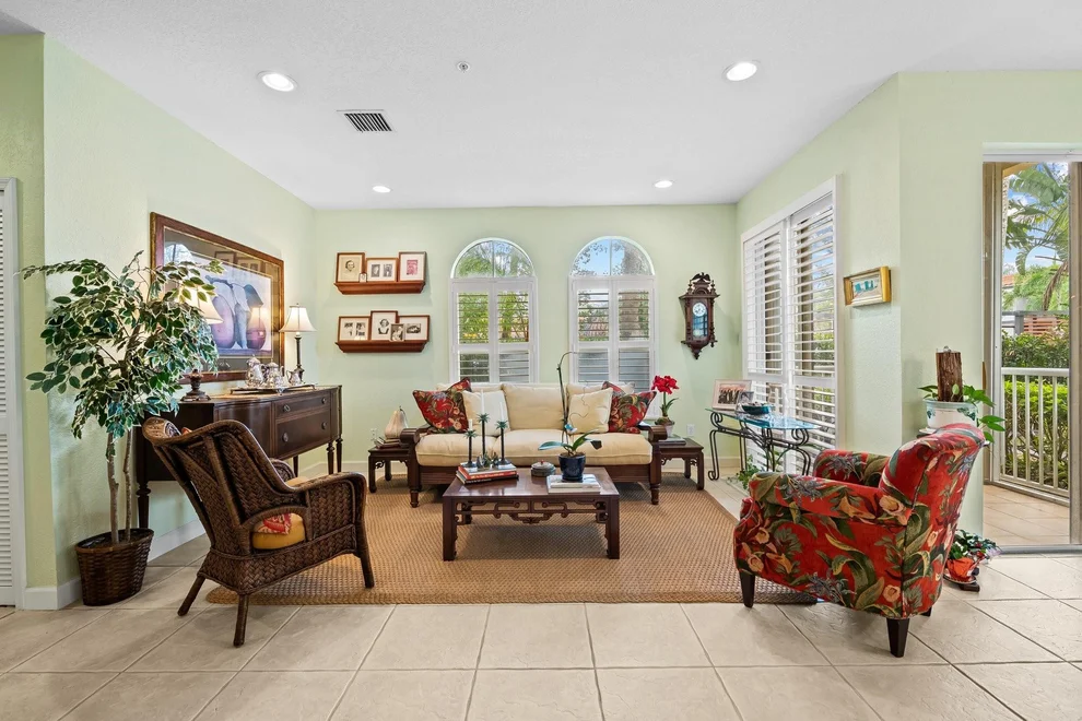 Unit for sale at 120 Jacaranda Country Club Drive, Plantation, FL 33324