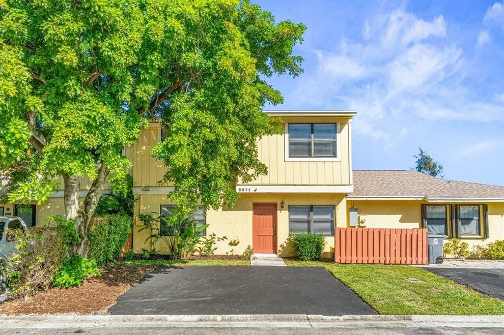 Unit for sale at 5271 Tennis Lane, Delray Beach, FL 33484