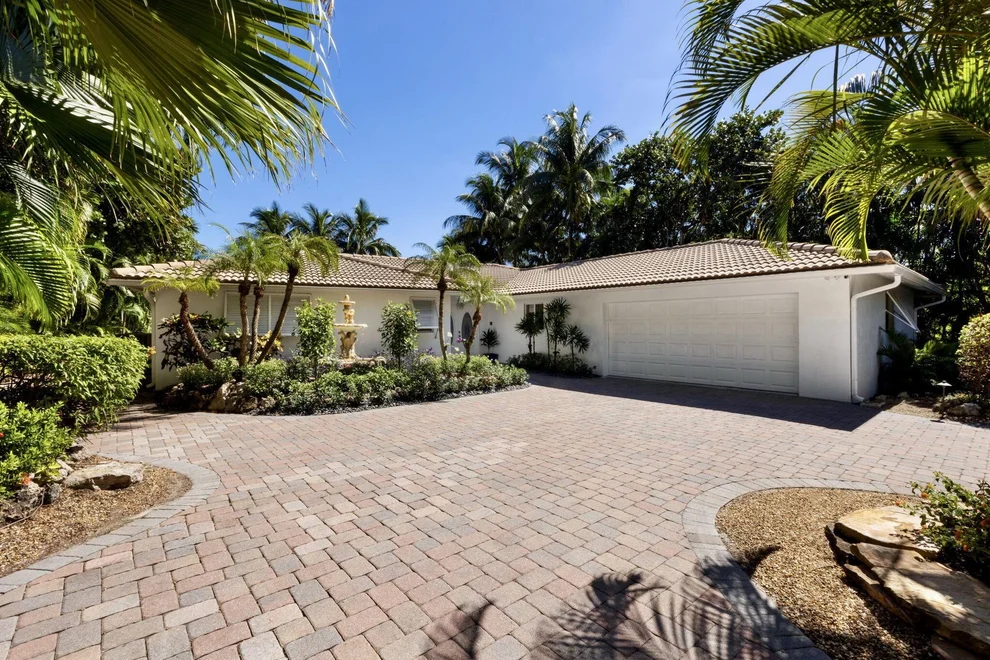 Unit for sale at 5 Barefoot Lane, Lantana, FL 33462