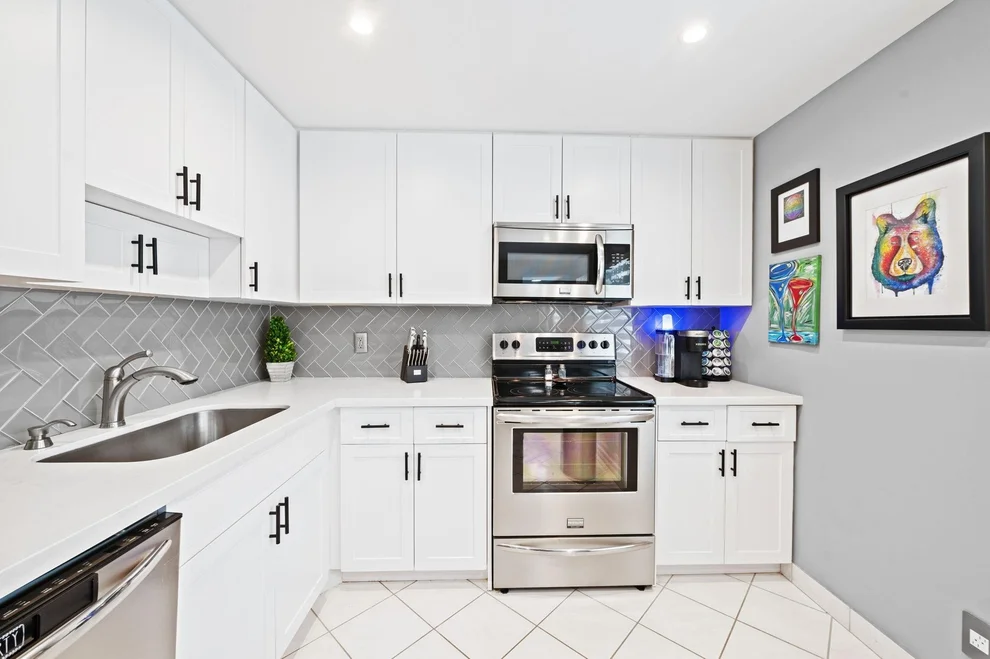 Unit for sale at 3505 Oaks Way, Pompano Beach, FL 33069