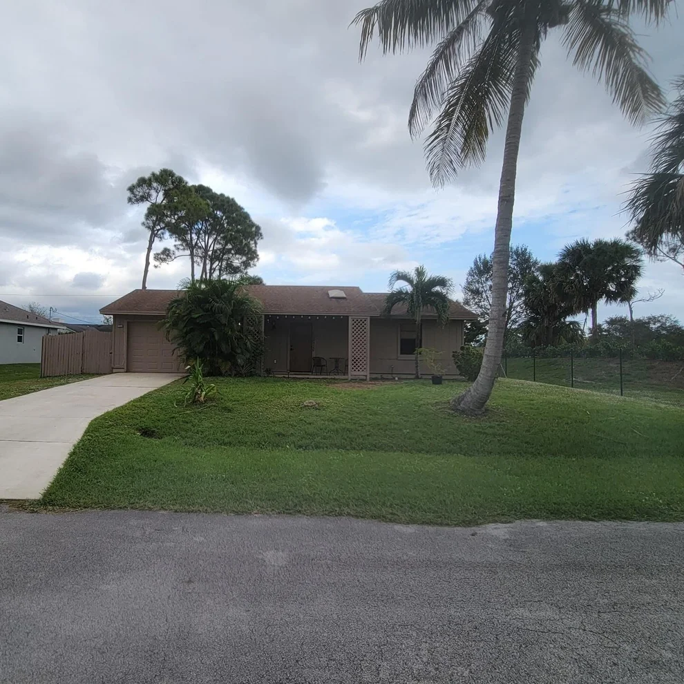 Unit for sale at 1433 SE Navajo Lane, Port St Lucie, FL 34953