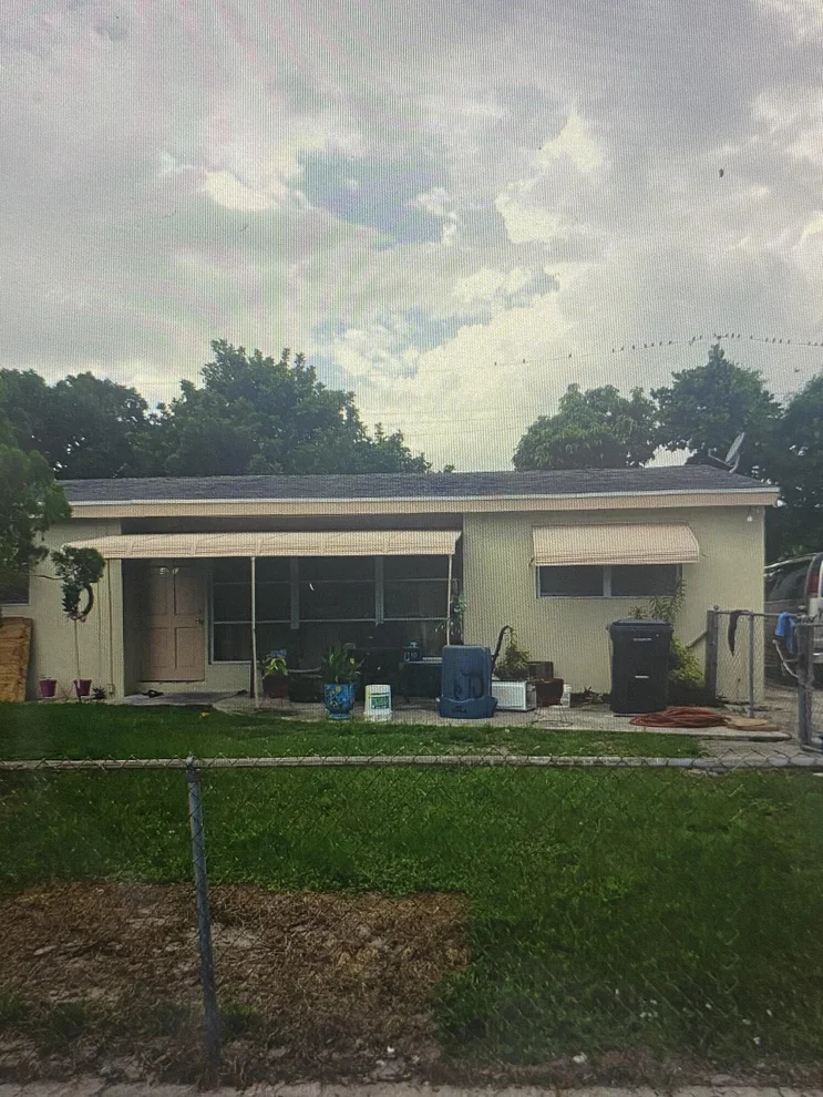 Unit for sale at 431 Pensacola Drive Drive, Lake Worth, FL 33462
