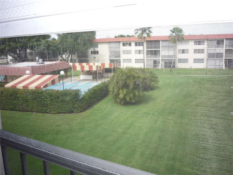 Unit for sale at 9410 N Hollybrook Lake Drive, Pembroke Pines, FL 33025
