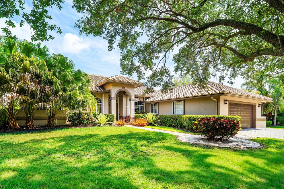 Unit for sale at 11600 NW 5th Street, Plantation, FL 33325