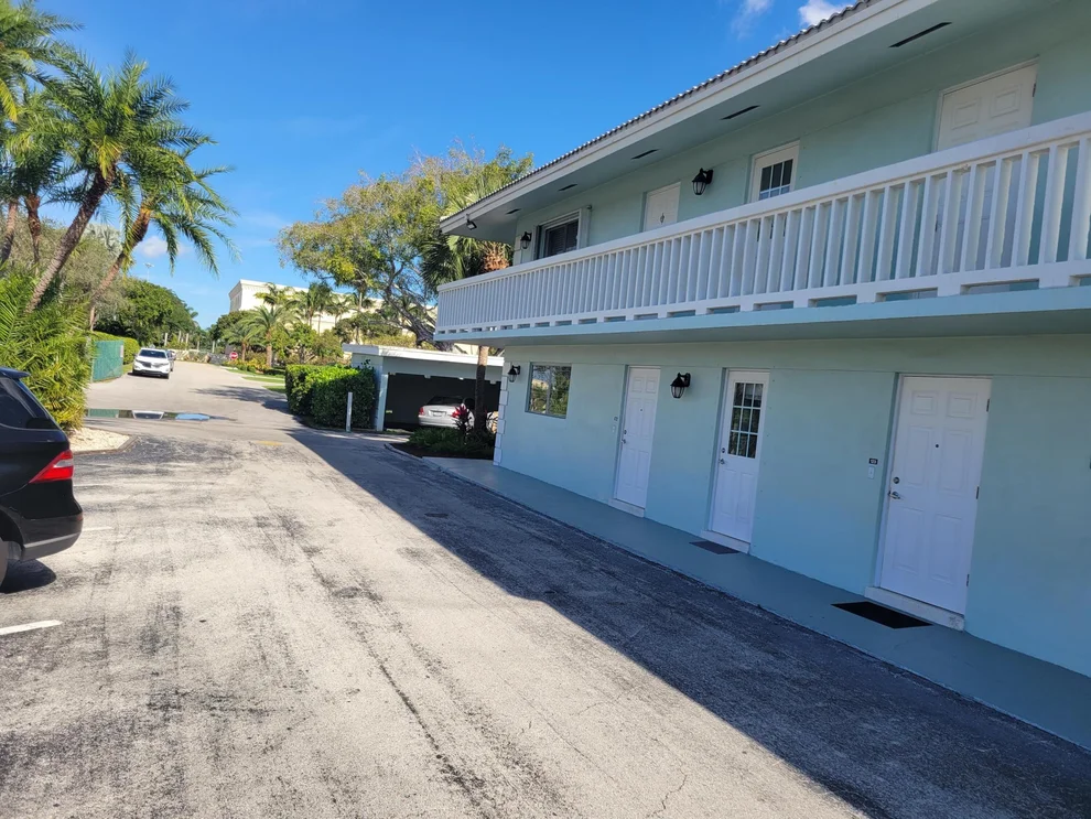 Unit for sale at 322 N Federal Highway, Deerfield Beach, FL 33441