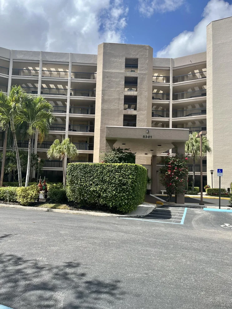 Unit for sale at 5301 Fountains Drive S, Lake Worth, FL 33467