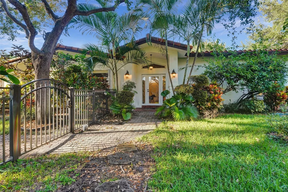 Unit for sale at 2713 NE 27th Avenue, Lighthouse Point, FL 33064