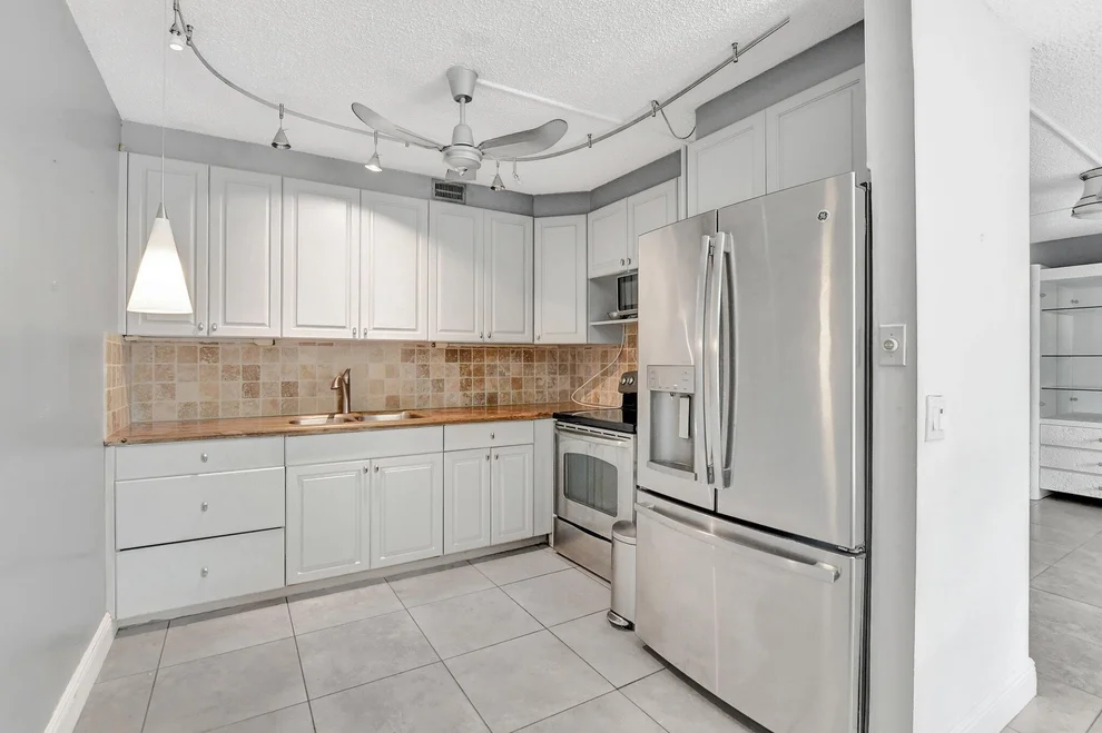 Unit for sale at 2061 Berkshire D, Deerfield Beach, FL 33442