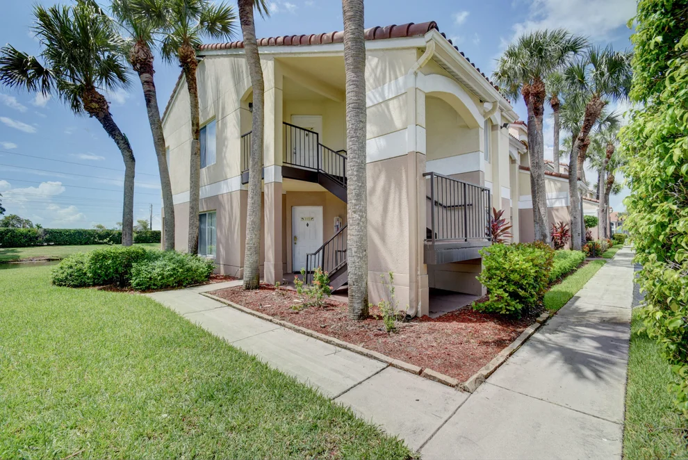 Unit for sale at 815 W Boynton Beach Boulevard, Boynton Beach, FL 33426