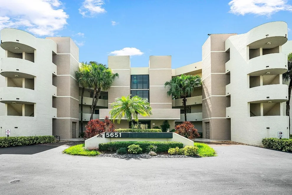 Unit for sale at 5651 Camino Del Sol, Boca Raton, FL 33433