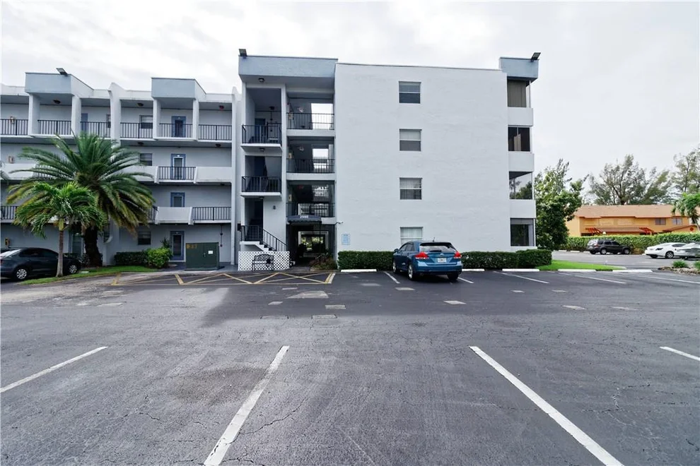 Unit for sale at 2998 E Sunrise Lakes Drive, Sunrise, FL 33322