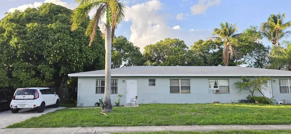 Unit for sale at 233 SE 26th Avenue, Boynton Beach, FL 33435