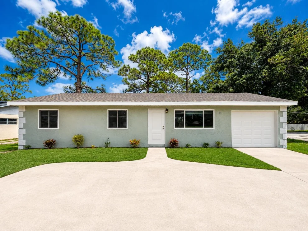 Unit for sale at 651 SE Port St Lucie Boulevard, Port St Lucie, FL 34984